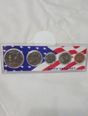 USA Flag Themed 5 Coin Set 1994 Birth Year Uncirculated in Plastic Case T9